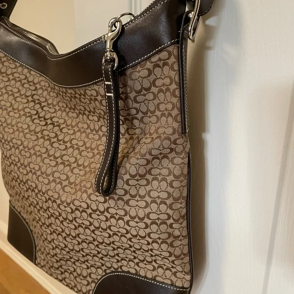 COACH HANDBAG - Picture 6 of 12